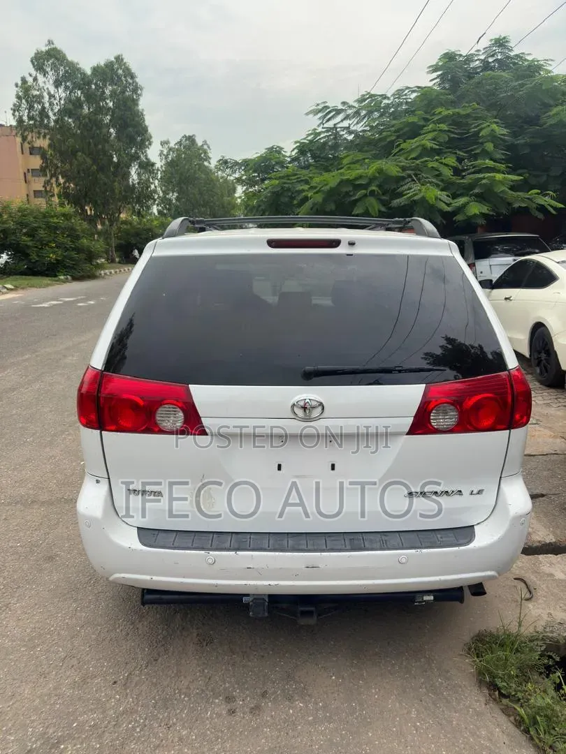 Toyota Sienna 2005 White
