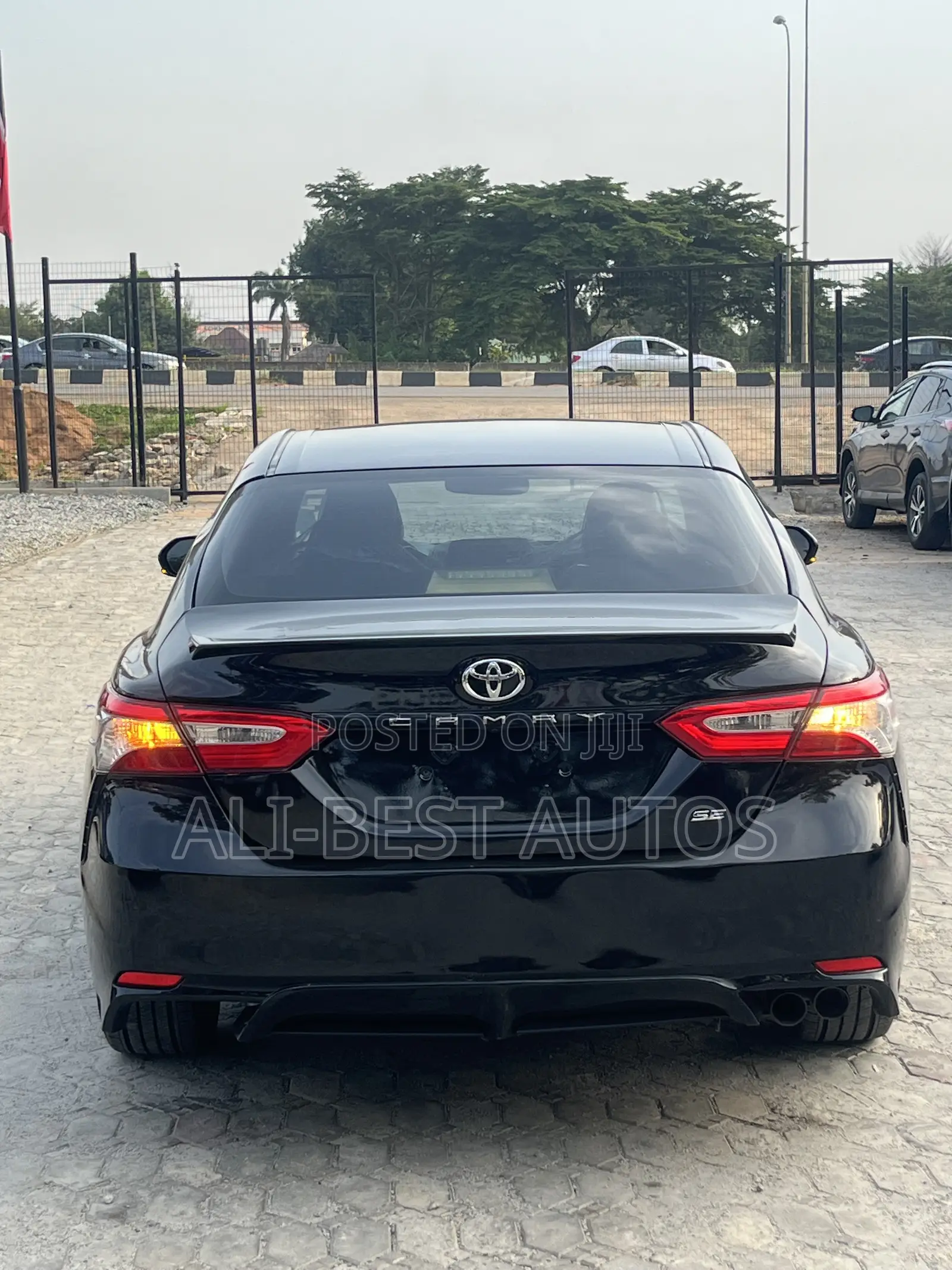 Toyota Camry SE FWD (2.5L 4cyl 8AM) 2018 Black