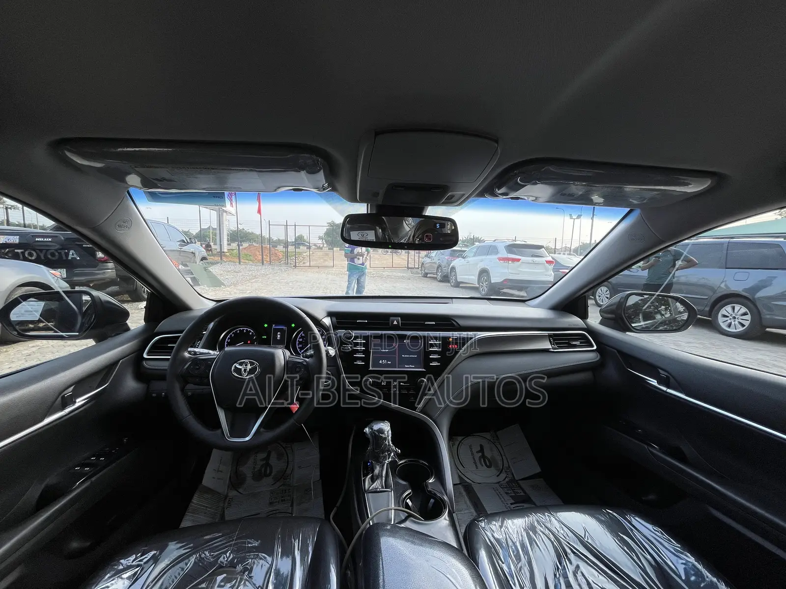 Toyota Camry SE FWD (2.5L 4cyl 8AM) 2018 Black
