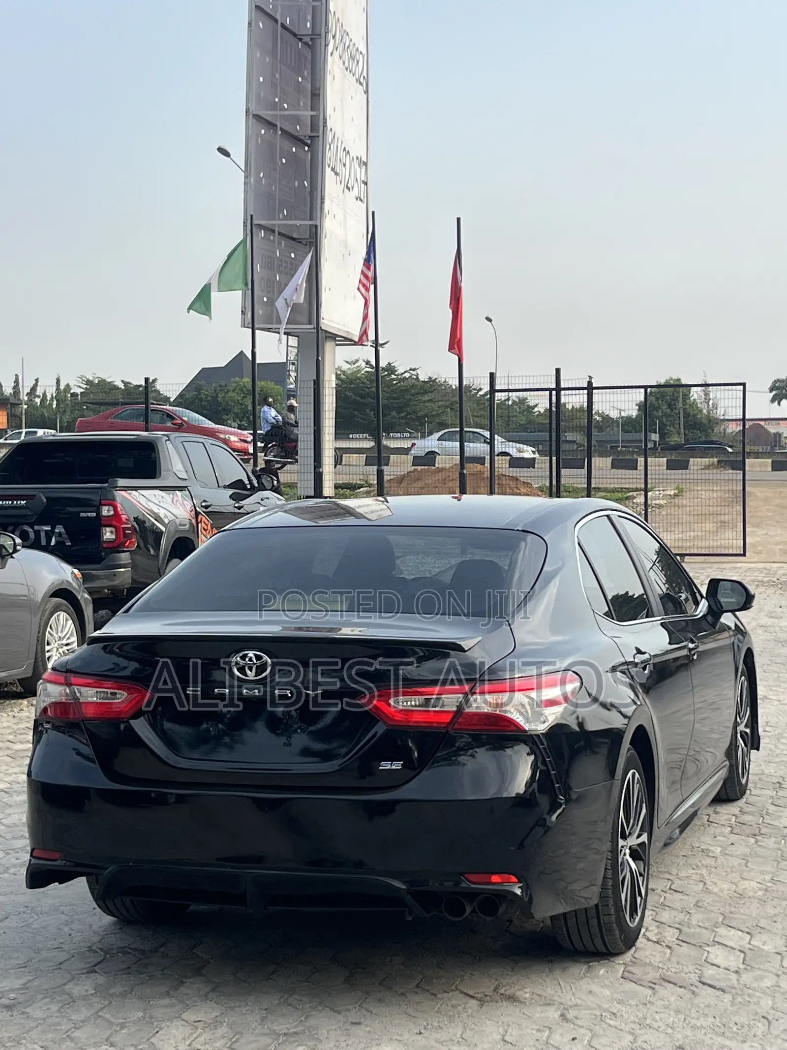 Toyota Camry SE FWD (2.5L 4cyl 8AM) 2018 Black
