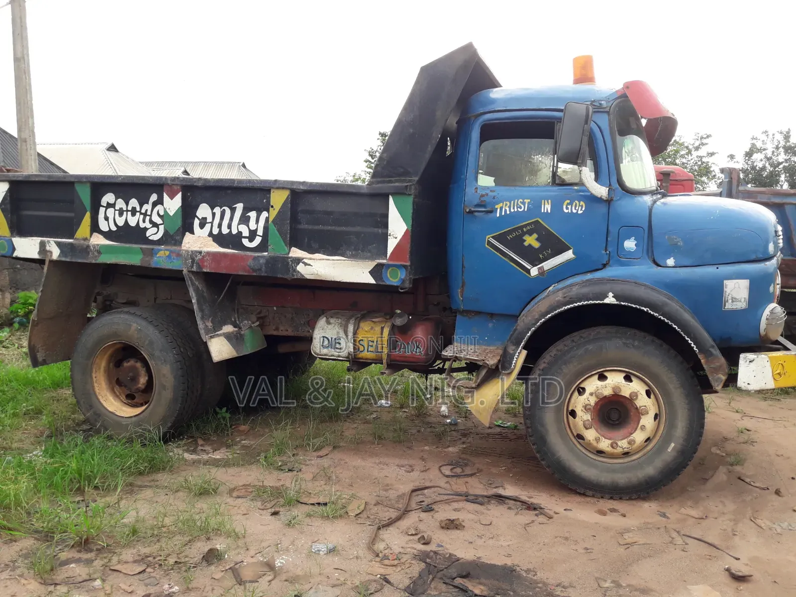 Mercedes Benz 911 TIPPER TRUCK - NIGERIAN USE