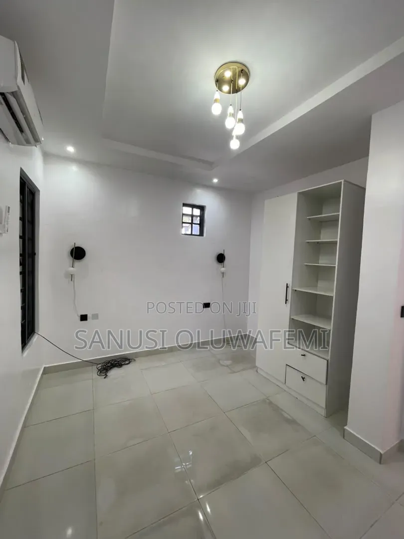 2bdrm Block of Flats in Ologolo for rent