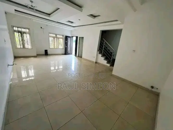 4bdrm Duplex in Idu Industrial for rent