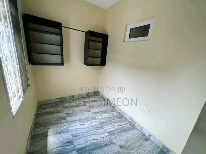 4bdrm Duplex in Idu Industrial for rent