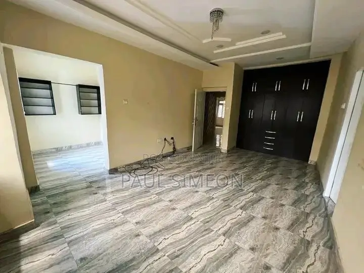 4bdrm Duplex in Idu Industrial for rent