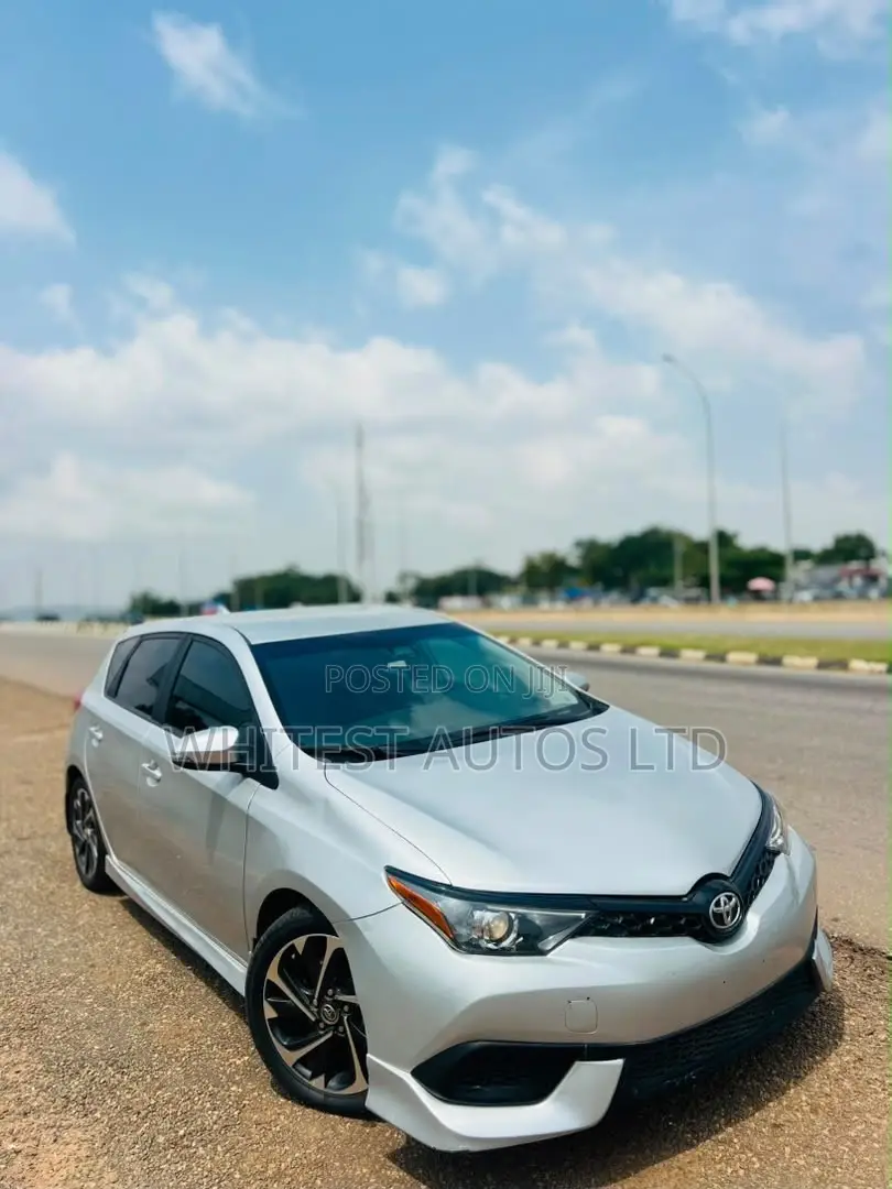 Toyota Corolla LE ECO w/Package 1 4dr Sedan (1.8L 4cyl CVT) 2017 Silver