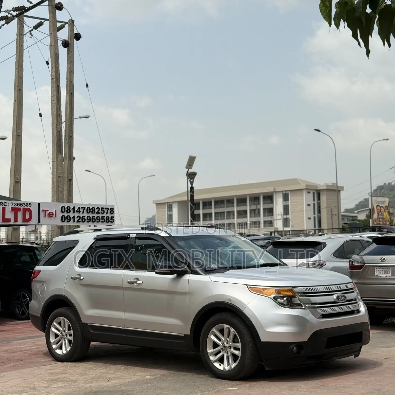 Ford Explorer XLT 4dr 4x4 (3.5L 6cyl 6A) 2011 Silver