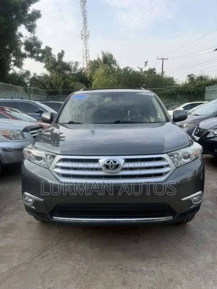 Toyota Highlander Limited 2012 Gray