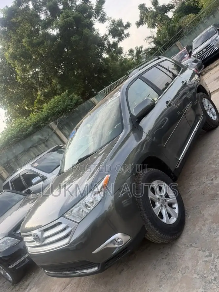 Toyota Highlander Limited 2012 Gray