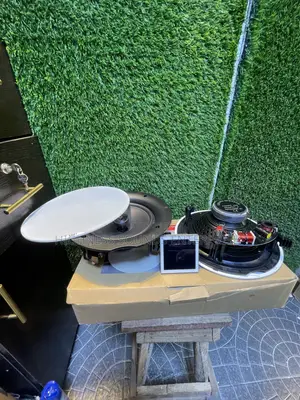 4-Inch in-Wall Amplifier + 100W Ceiling Speaker �