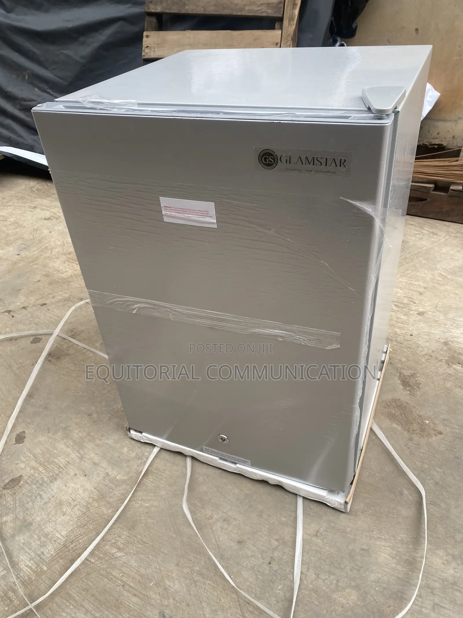 Glamstar 70L Refrigerator Model GFR-90S-E