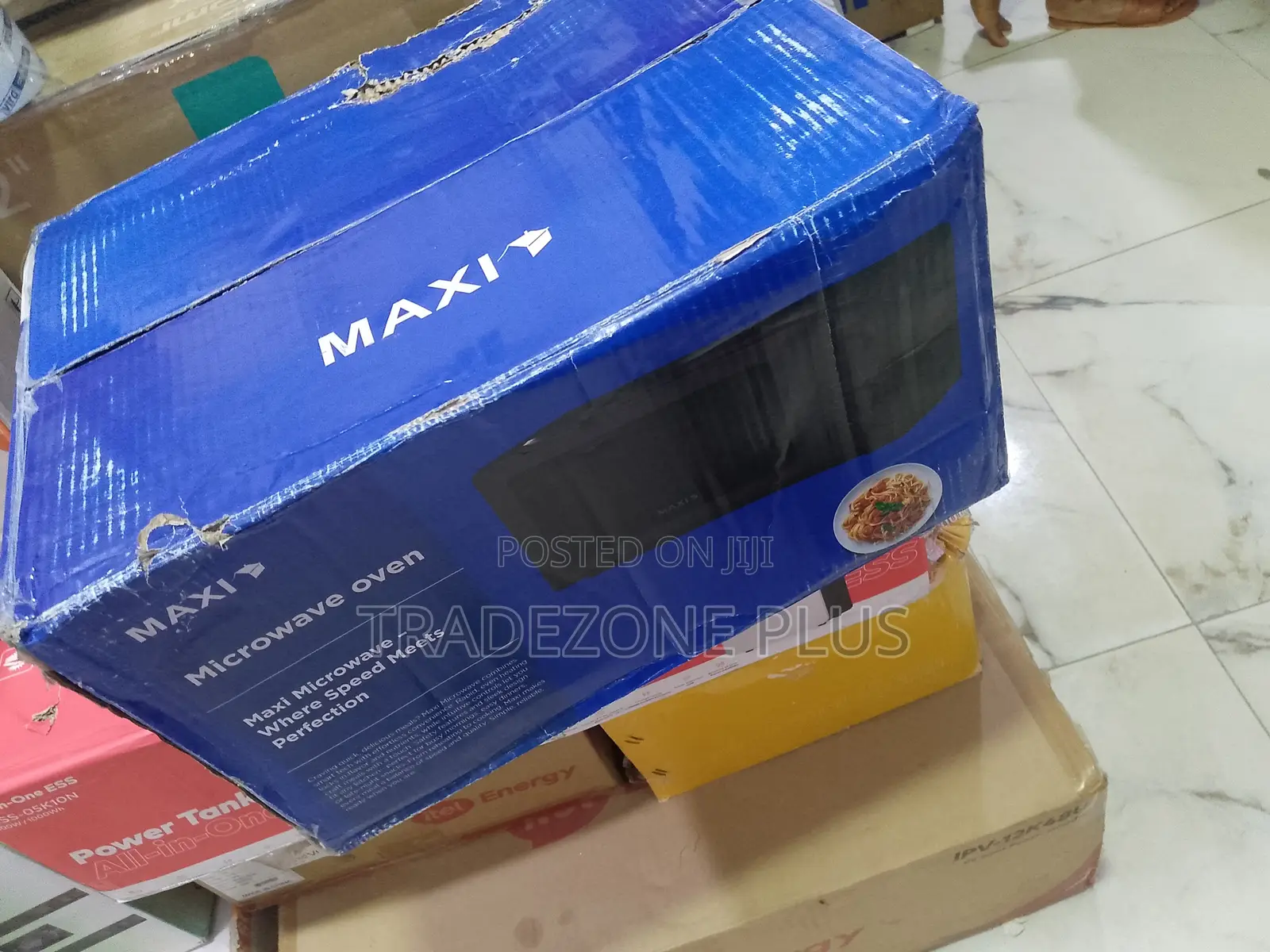 Get the Maxi MAXIMWO202LW Microwave for Your Kitchen