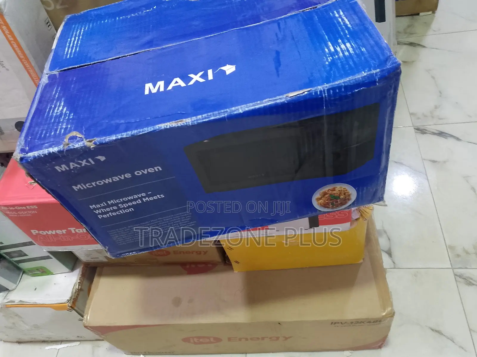 Maxi 700W Kitchen Microwave for Everyday Convenience