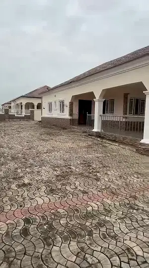 3bdrm Bungalow in FHA for rent