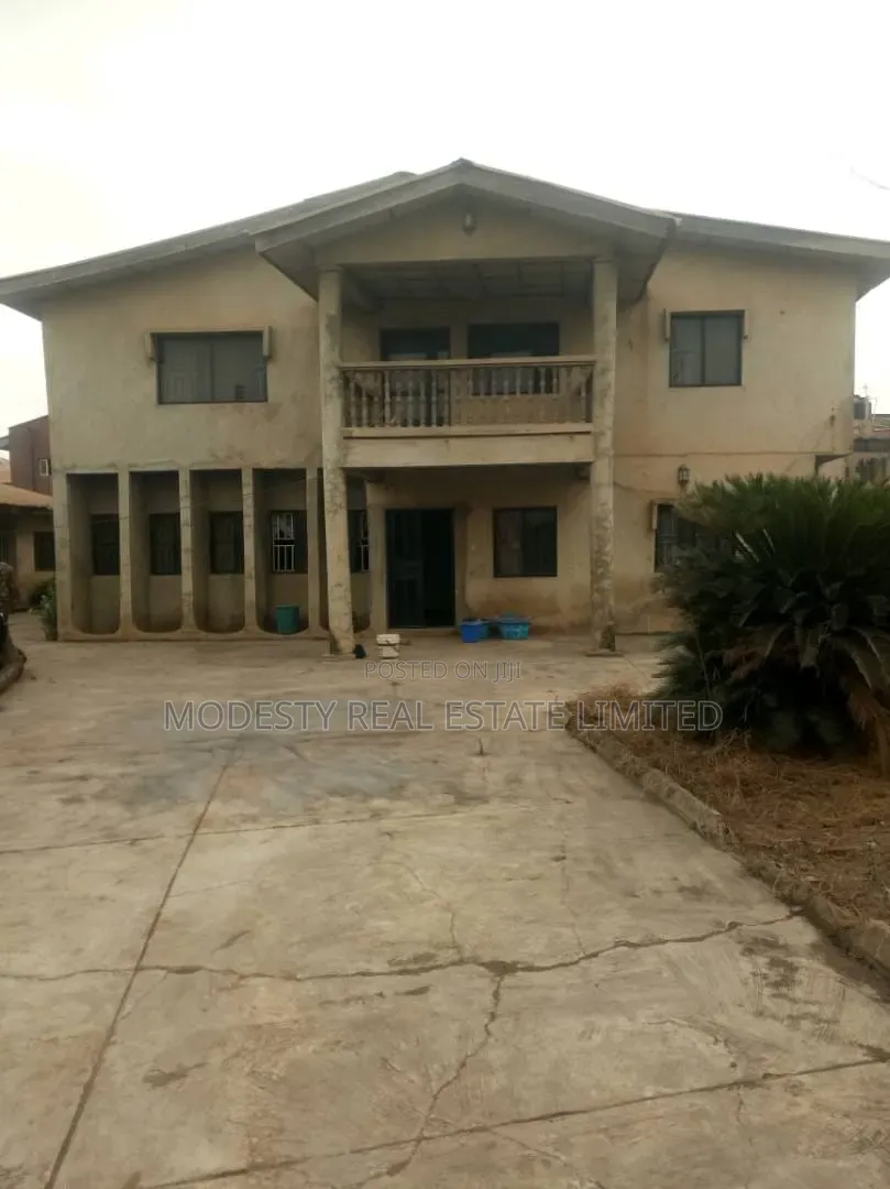 5bdrm Duplex in Omolayo Estate, Akobo for sale