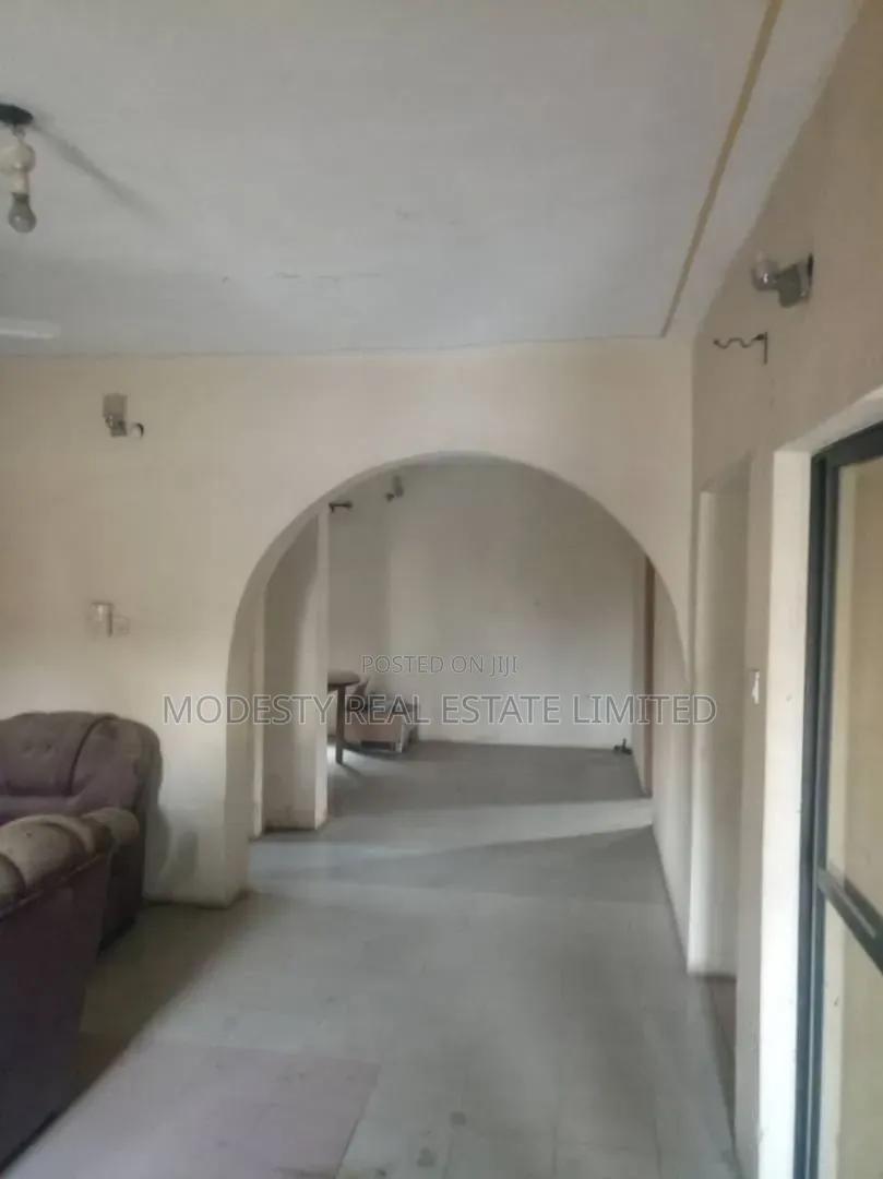 5bdrm Duplex in Omolayo Estate, Akobo for sale