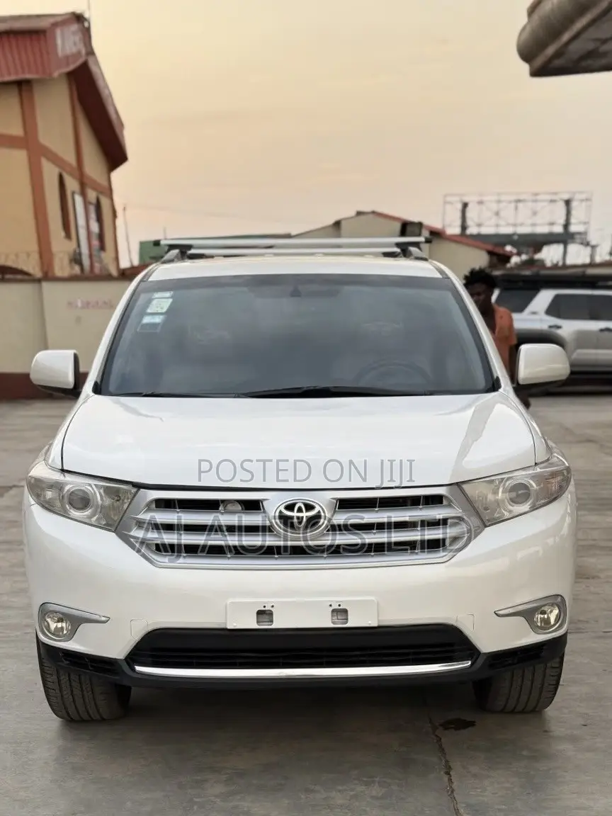 Toyota Highlander Limited 3.5l 4WD 2013 White