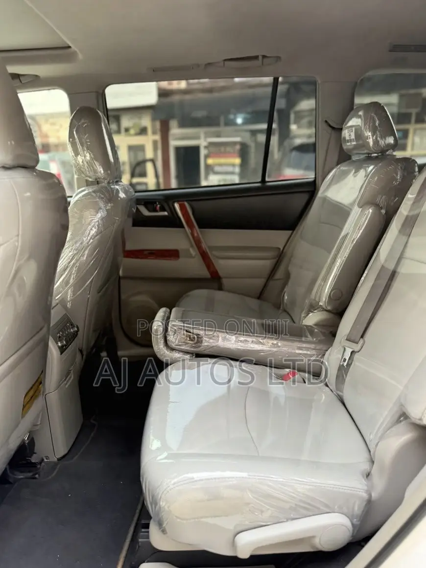 Toyota Highlander Limited 3.5l 4WD 2013 White