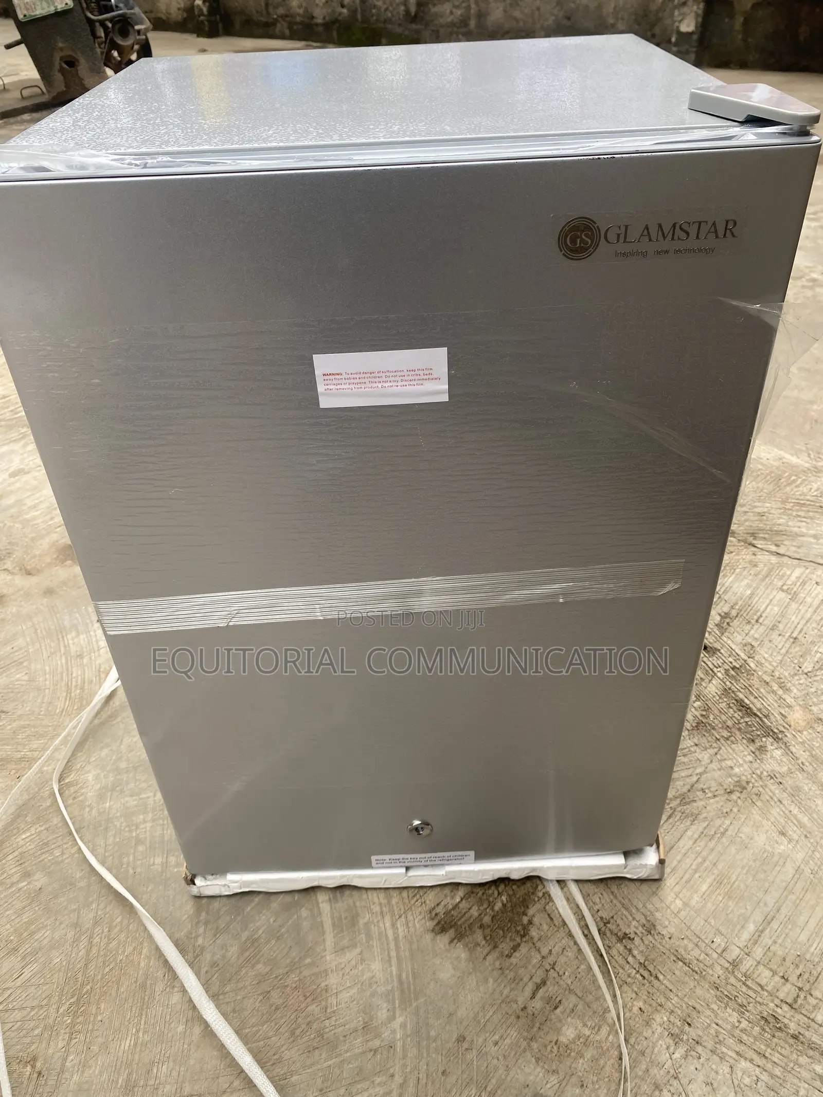 Glamstar 70L Apartment Fridge GFR-90S-E