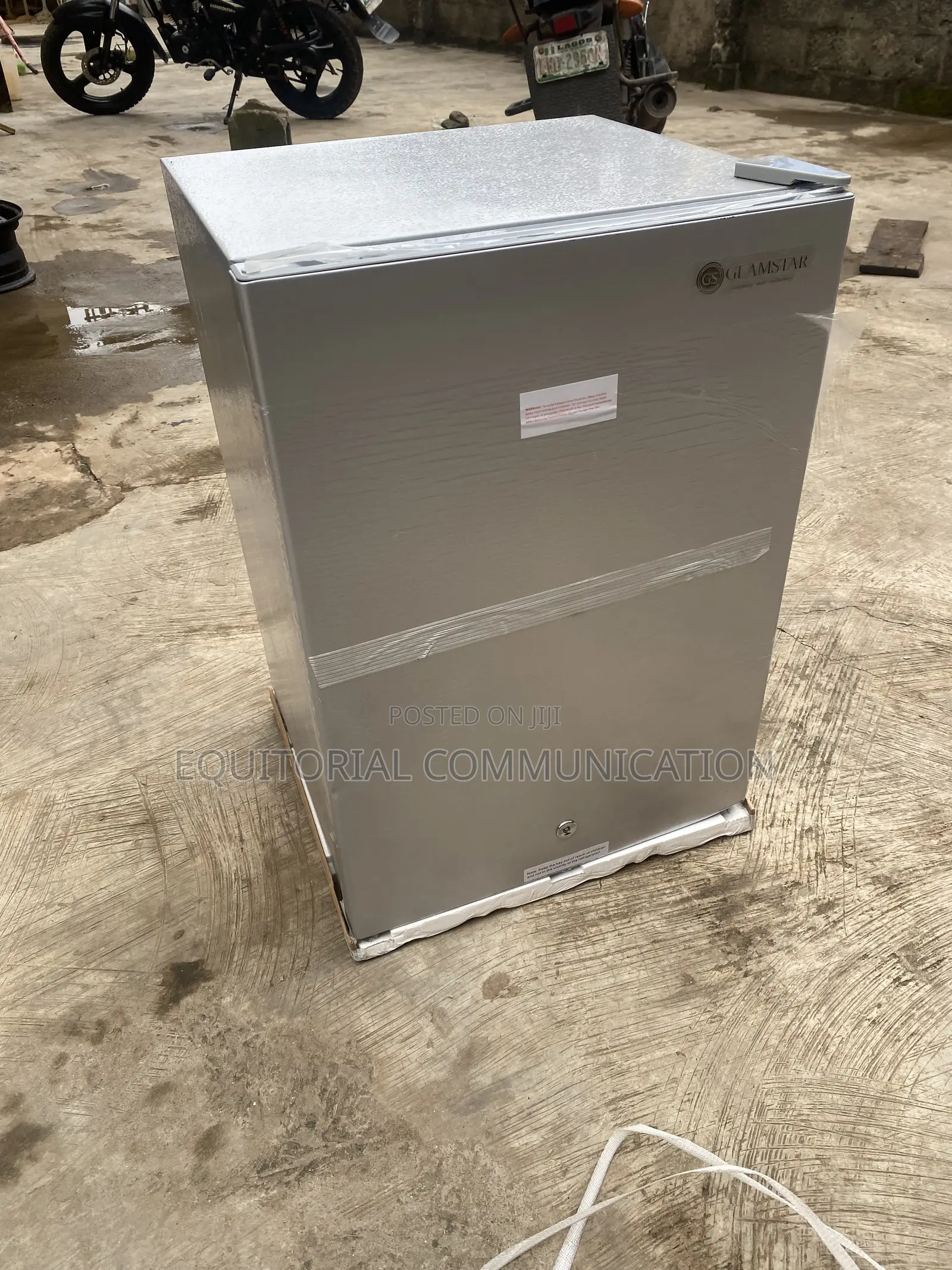 Glamstar 70L Apartment Fridge GFR-90S-E