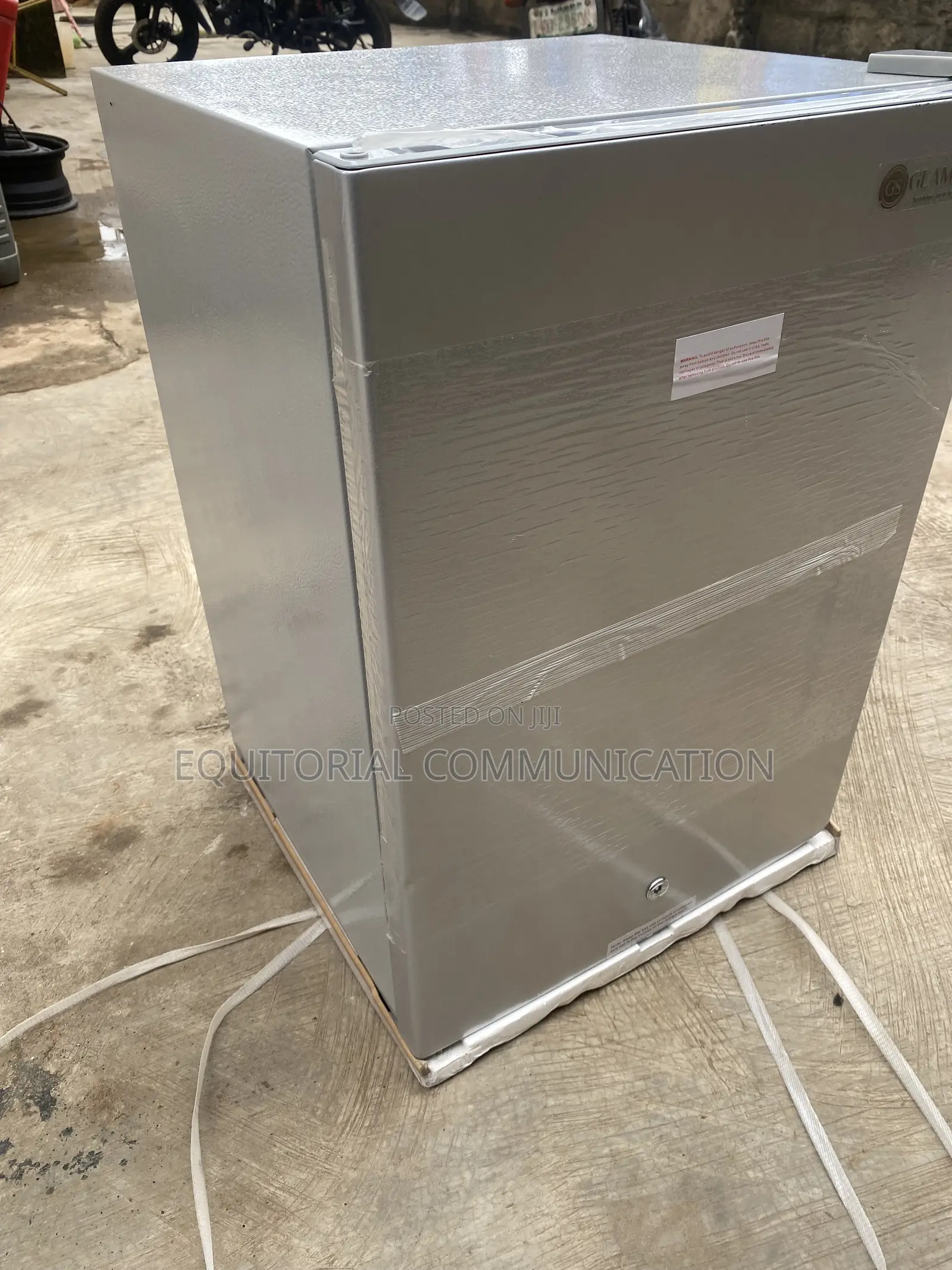 Glamstar 70L Refrigerator for Everyday Use GFR-90S-E