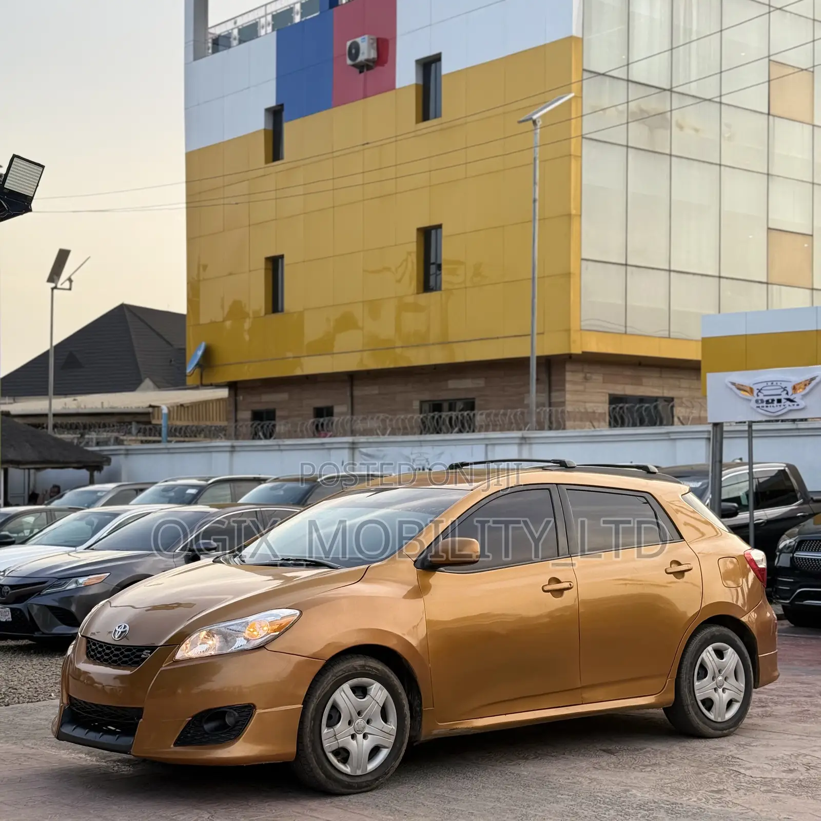 Toyota Matrix 2008 Gold