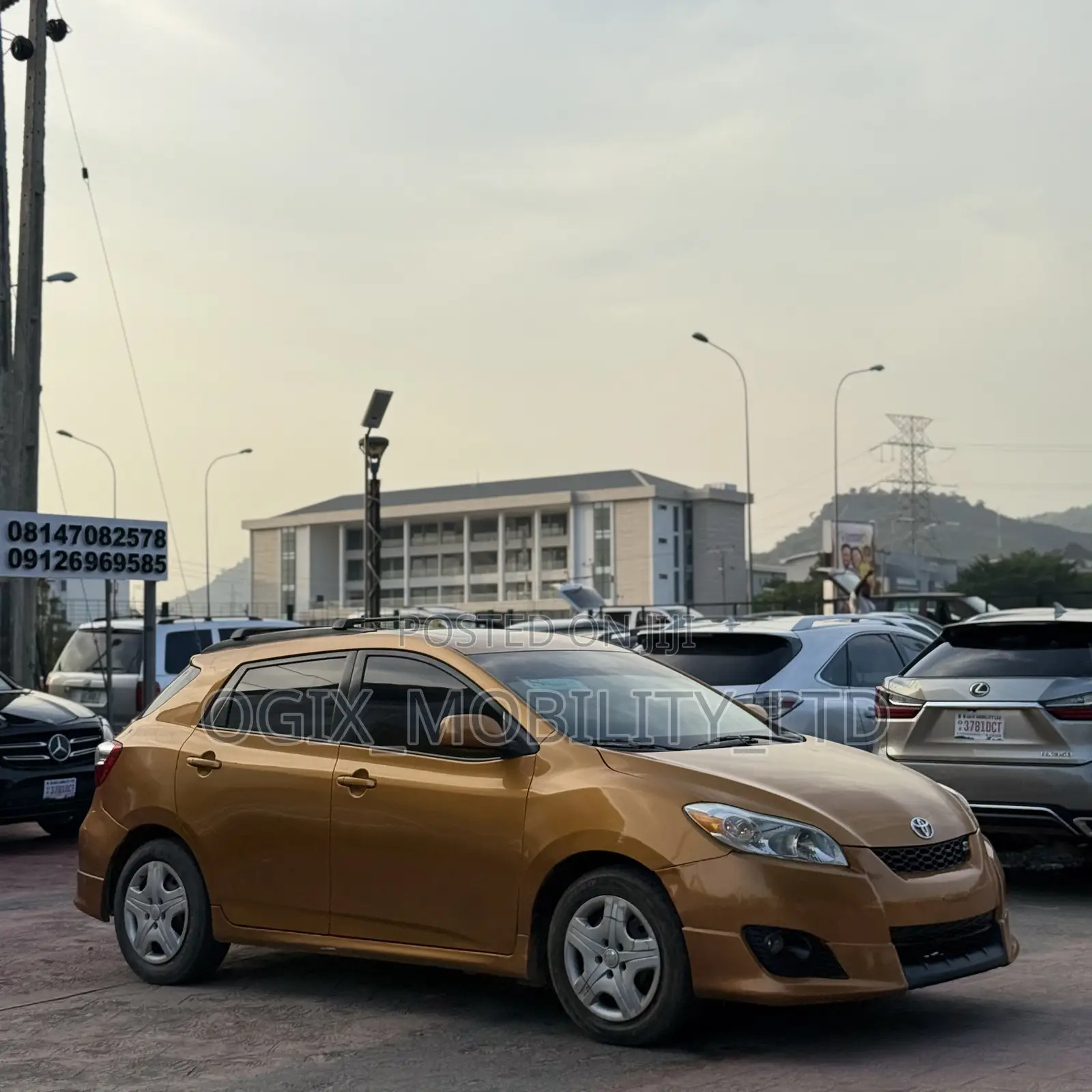Toyota Matrix 2008 Gold