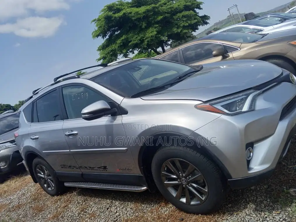 Toyota RAV4 Limited AWD (2.5L 4cyl 6A) 2017 Silver