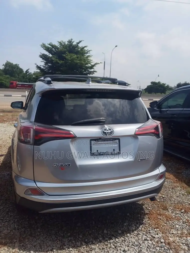 Toyota RAV4 Limited AWD (2.5L 4cyl 6A) 2017 Silver