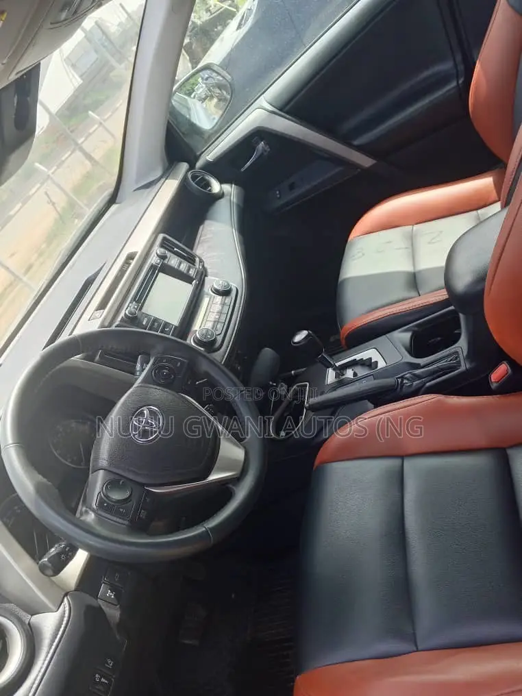 Toyota RAV4 Limited AWD (2.5L 4cyl 6A) 2017 Silver