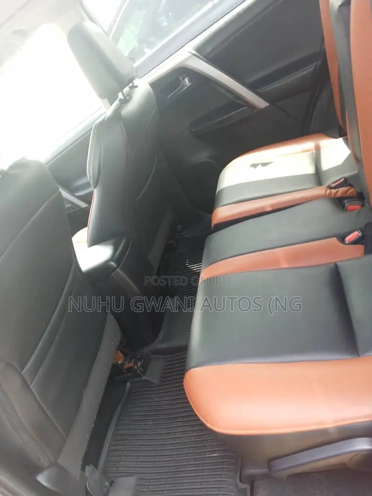 Toyota RAV4 Limited AWD (2.5L 4cyl 6A) 2017 Silver