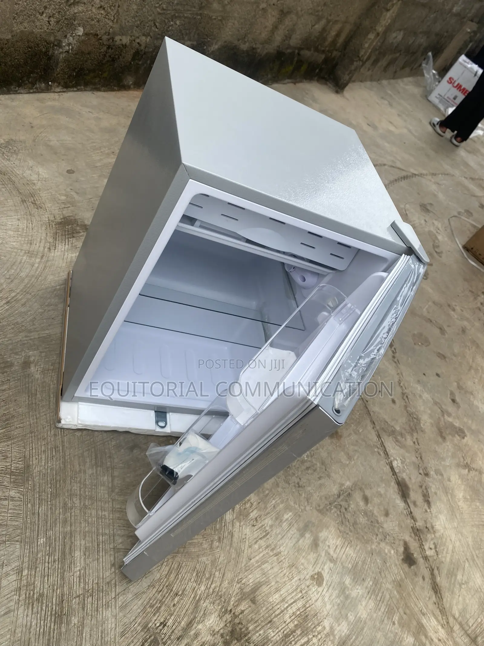 Glamstar GFR-90S-E Small Capacity Refrigerator 70L