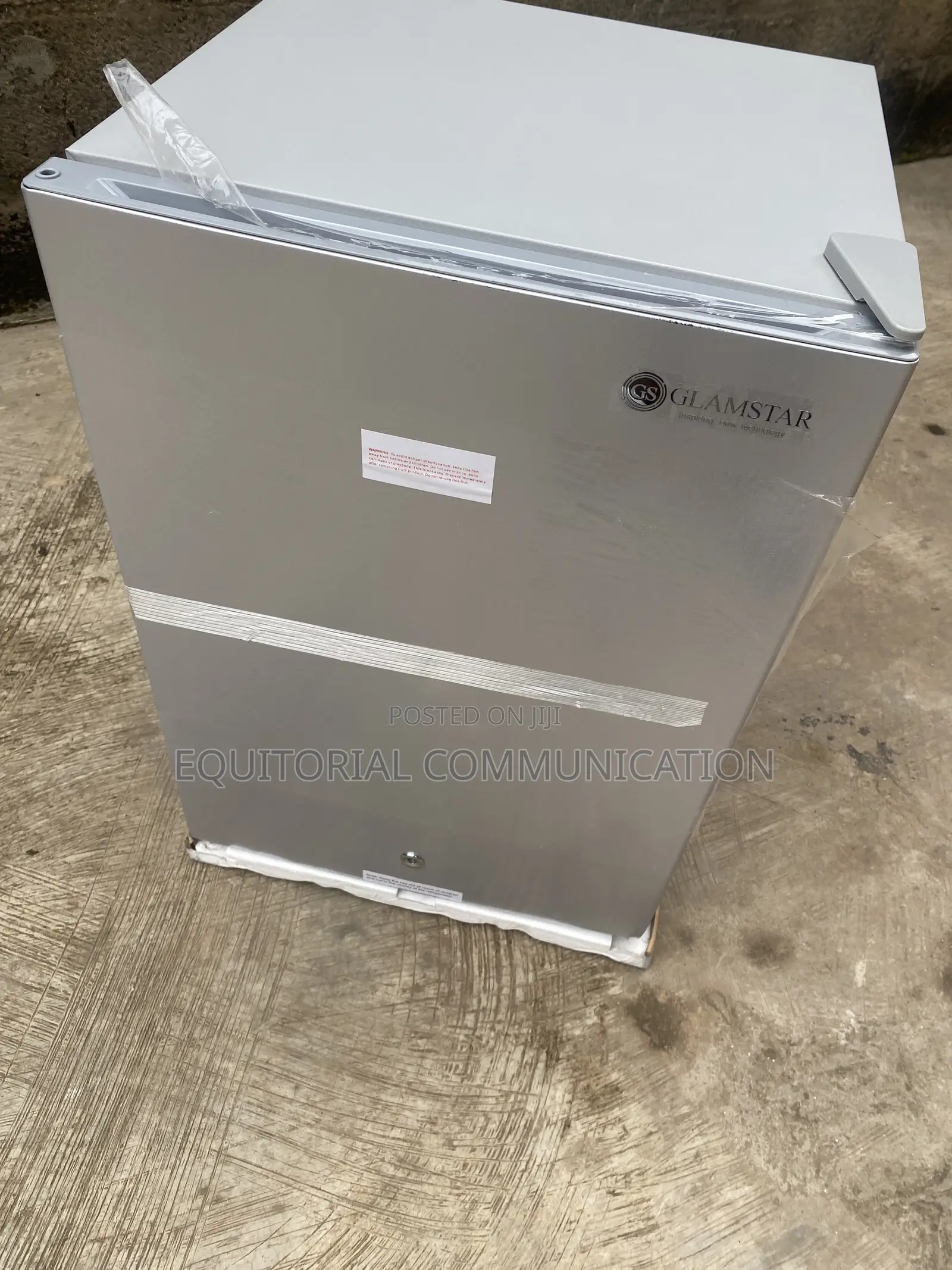 Glamstar 70L Compact Beverage Fridge GFR-90S-E