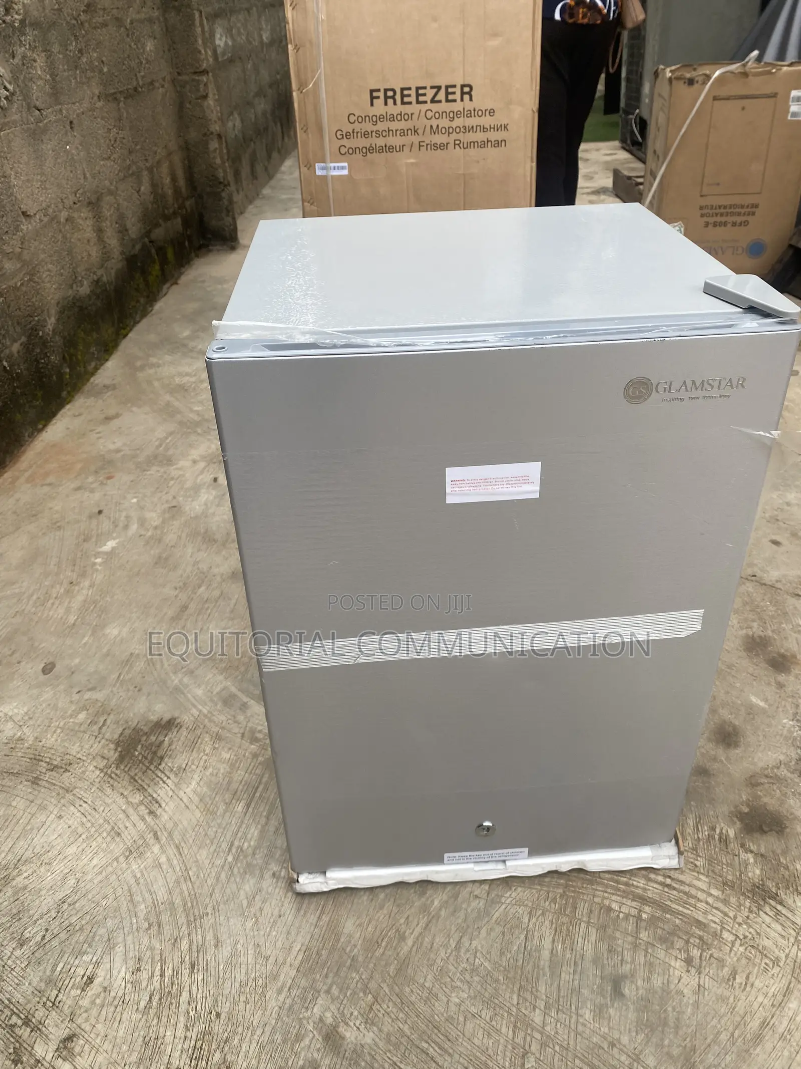 Glamstar GFR-90S-E 70l Refrigerator for Limited Spaces
