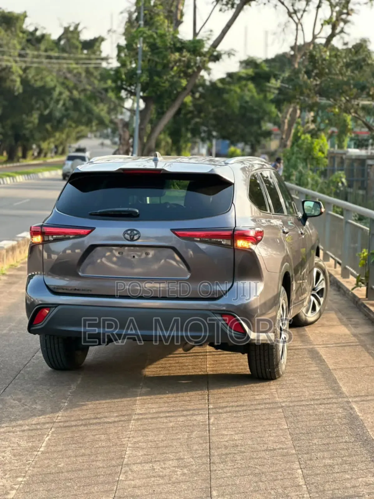 Toyota Highlander XLE 2022 Gray