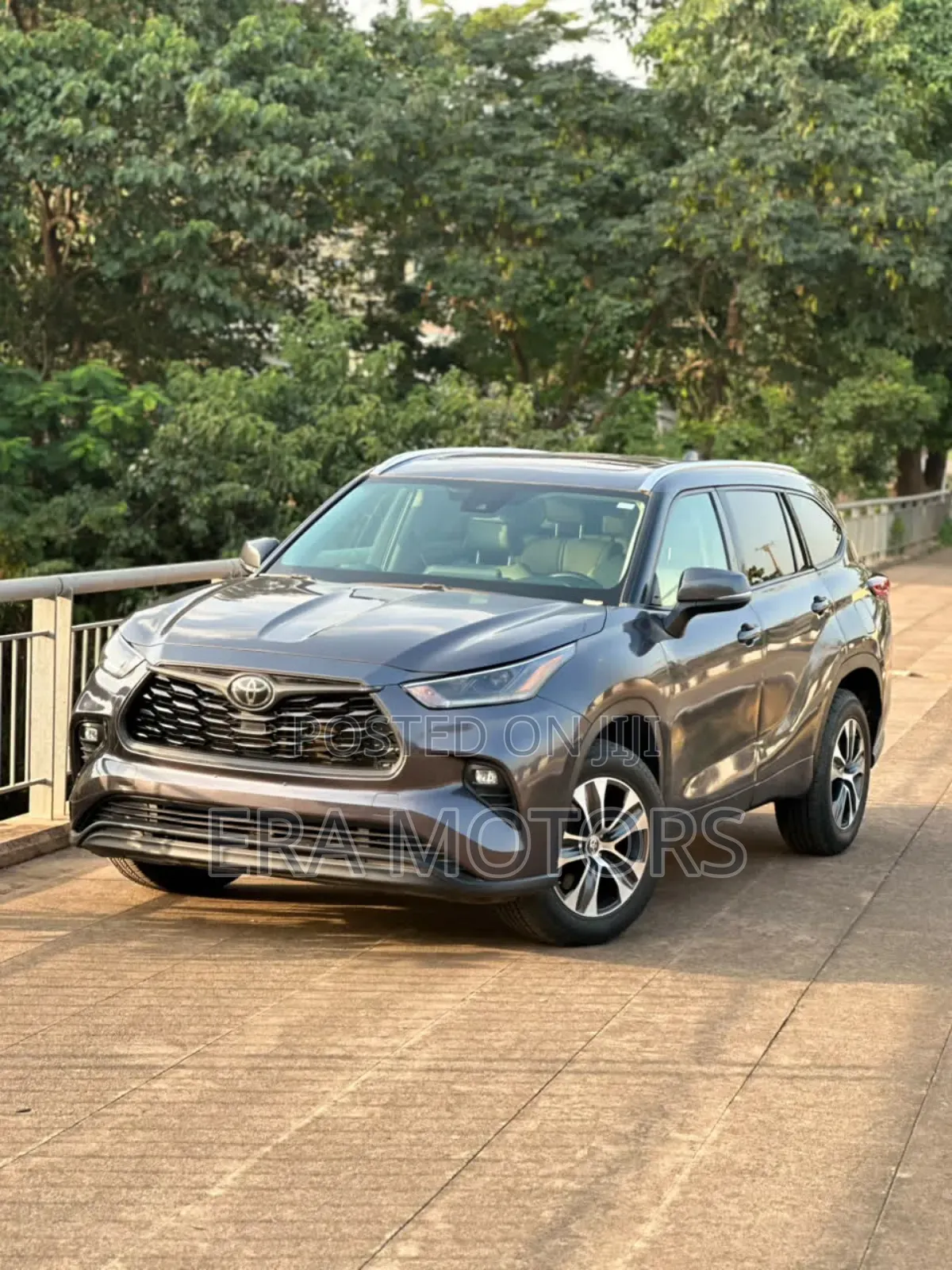 Toyota Highlander XLE 2022 Gray