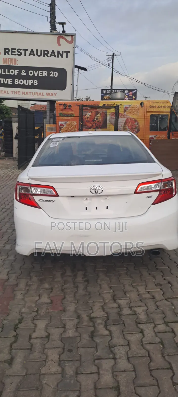 Toyota Camry SE 4dr Sedan (2.5L 4cyl 6A) 2013 White