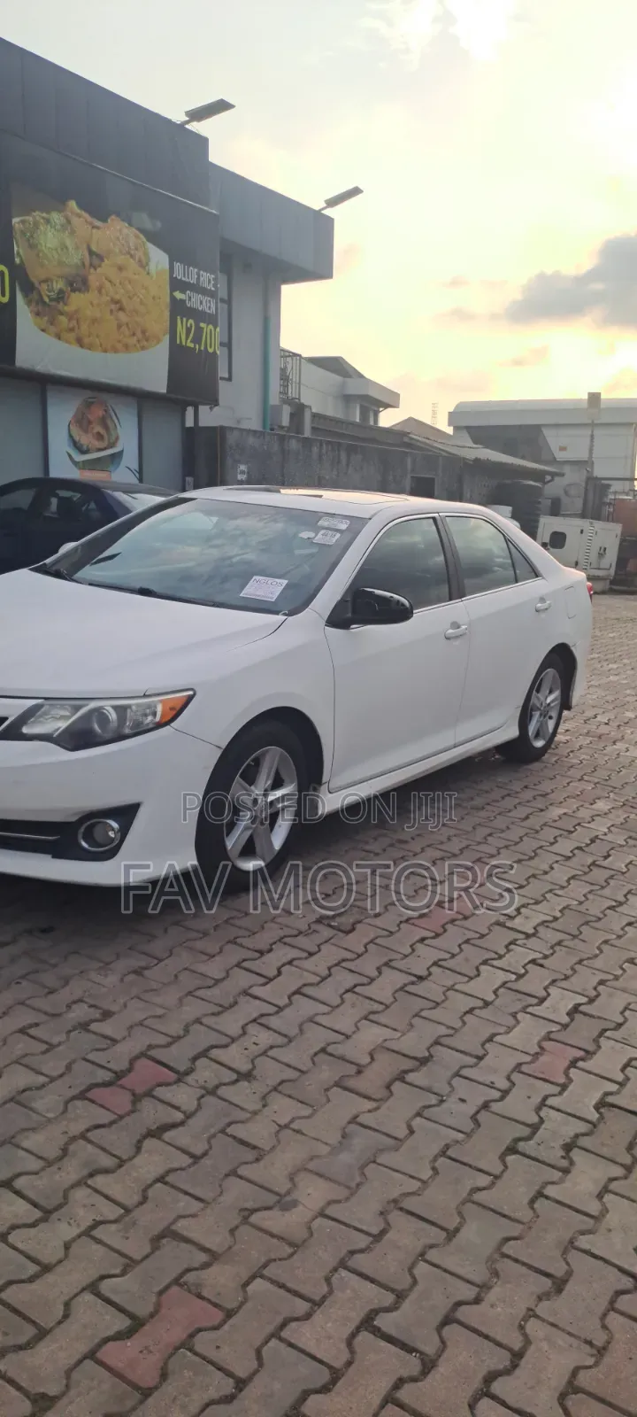 Toyota Camry SE 4dr Sedan (2.5L 4cyl 6A) 2013 White