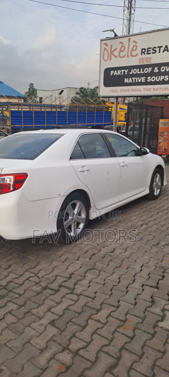 Toyota Camry SE 4dr Sedan (2.5L 4cyl 6A) 2013 White