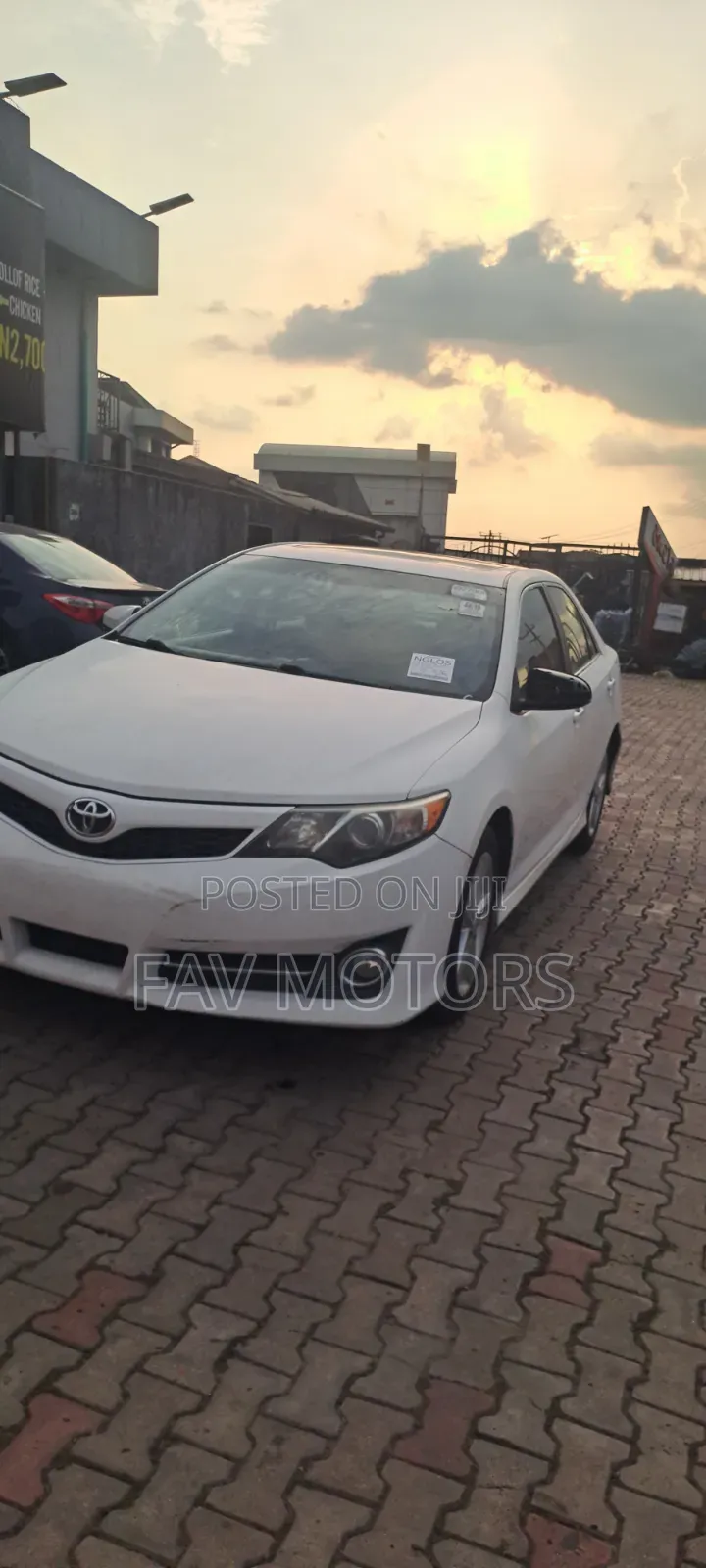 Toyota Camry SE 4dr Sedan (2.5L 4cyl 6A) 2013 White