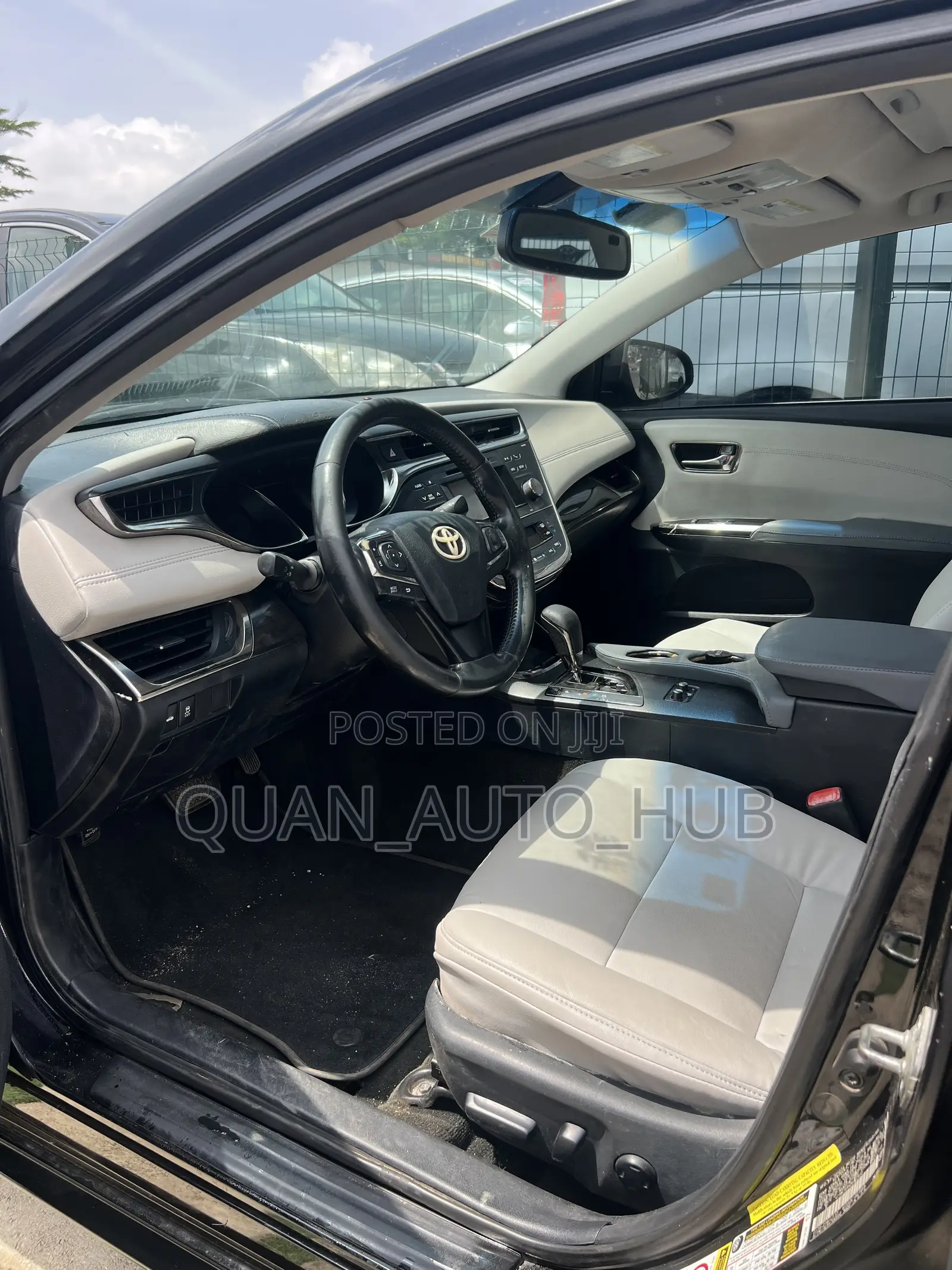 Toyota Avalon XLE Touring Sedan FWD (3.5L 6cyl 6A) 2013 Black