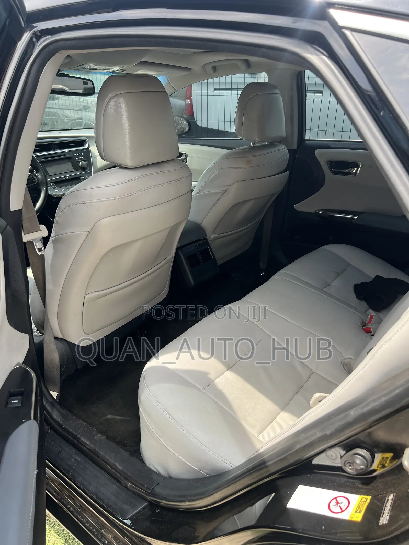 Toyota Avalon XLE Touring Sedan FWD (3.5L 6cyl 6A) 2013 Black