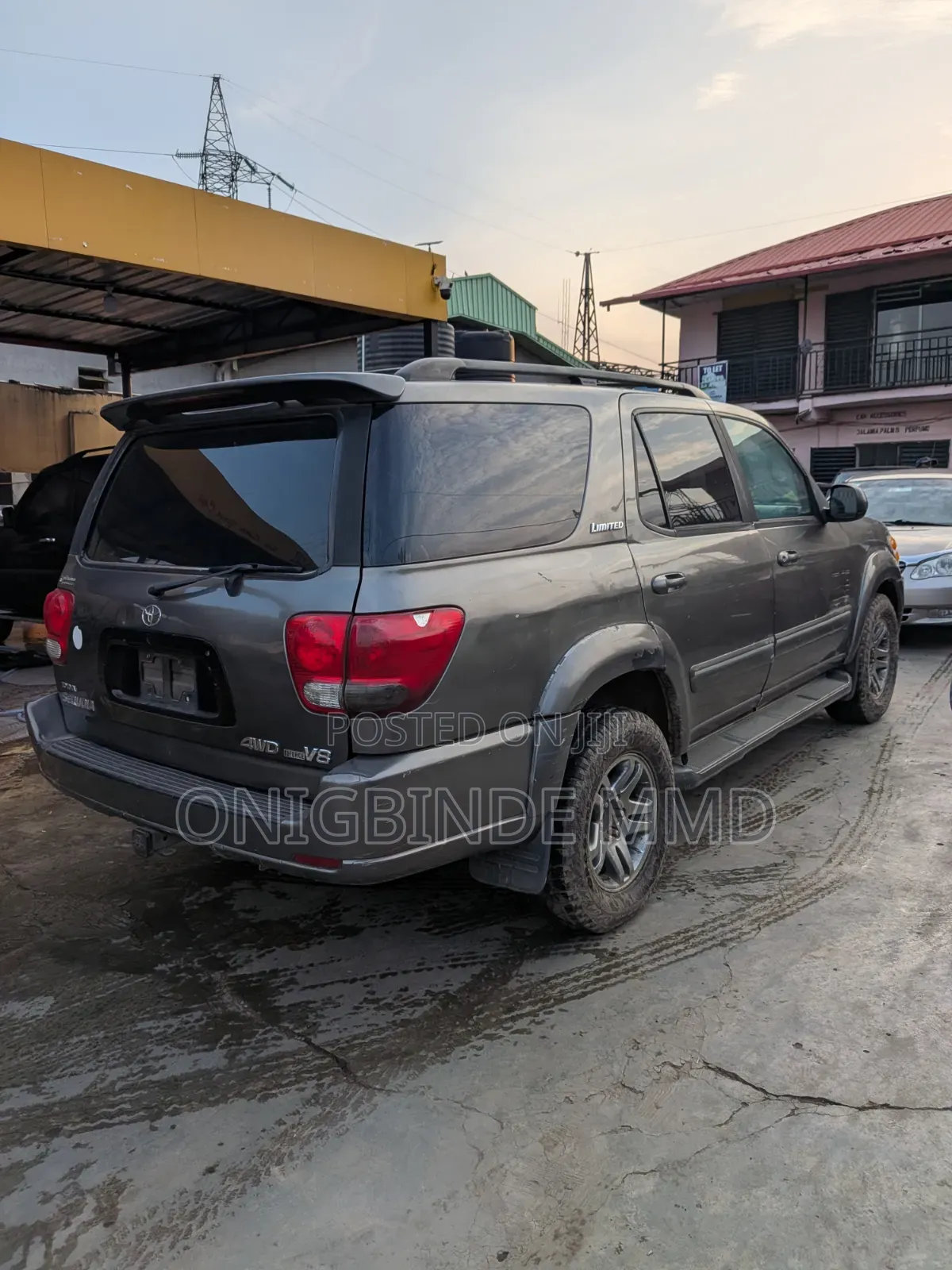 Toyota Sequoia Limited 4dr SUV 4WD (4.7L 8cyl 5A) 2006 Gray