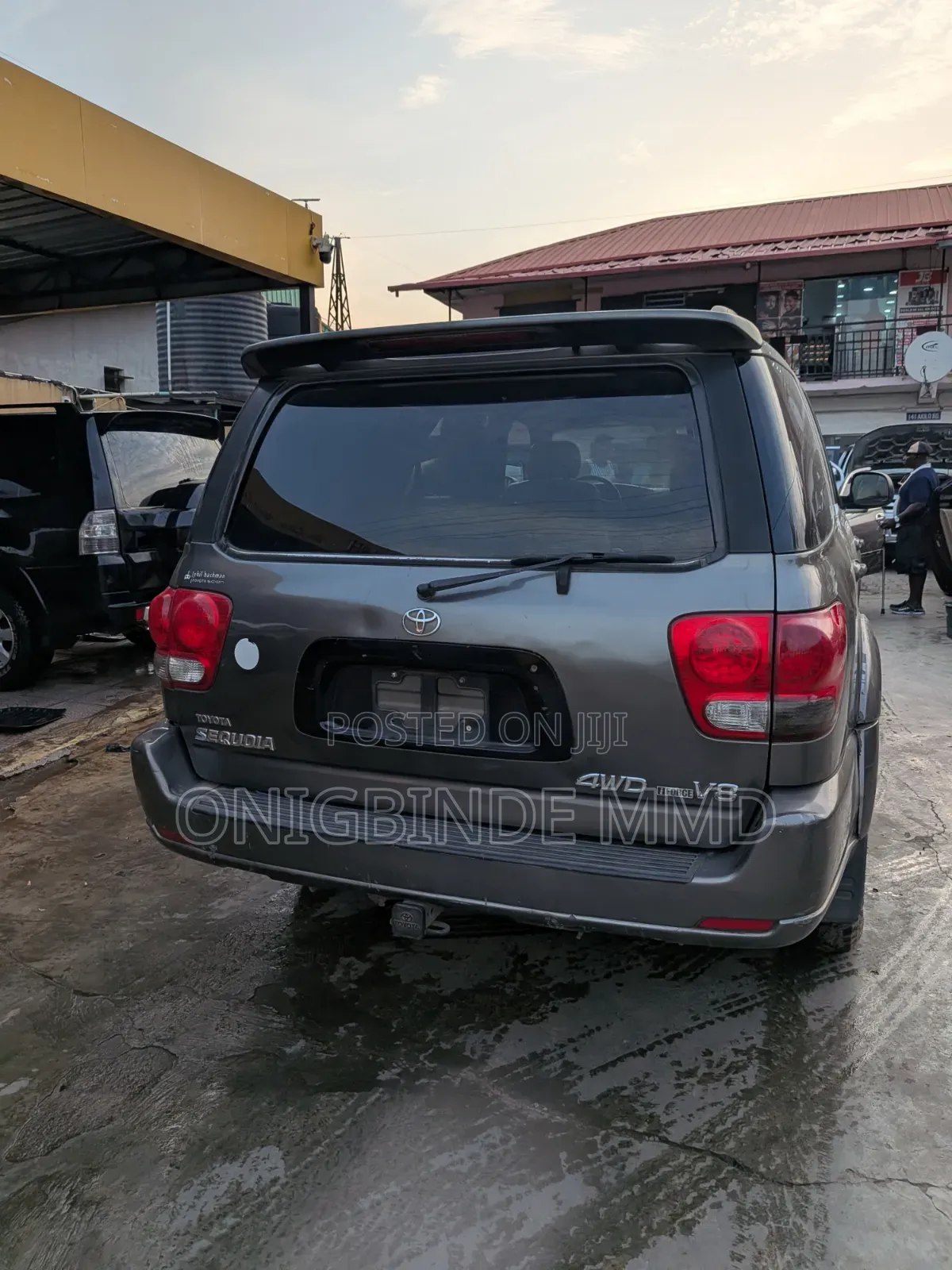 Toyota Sequoia Limited 4dr SUV 4WD (4.7L 8cyl 5A) 2006 Gray