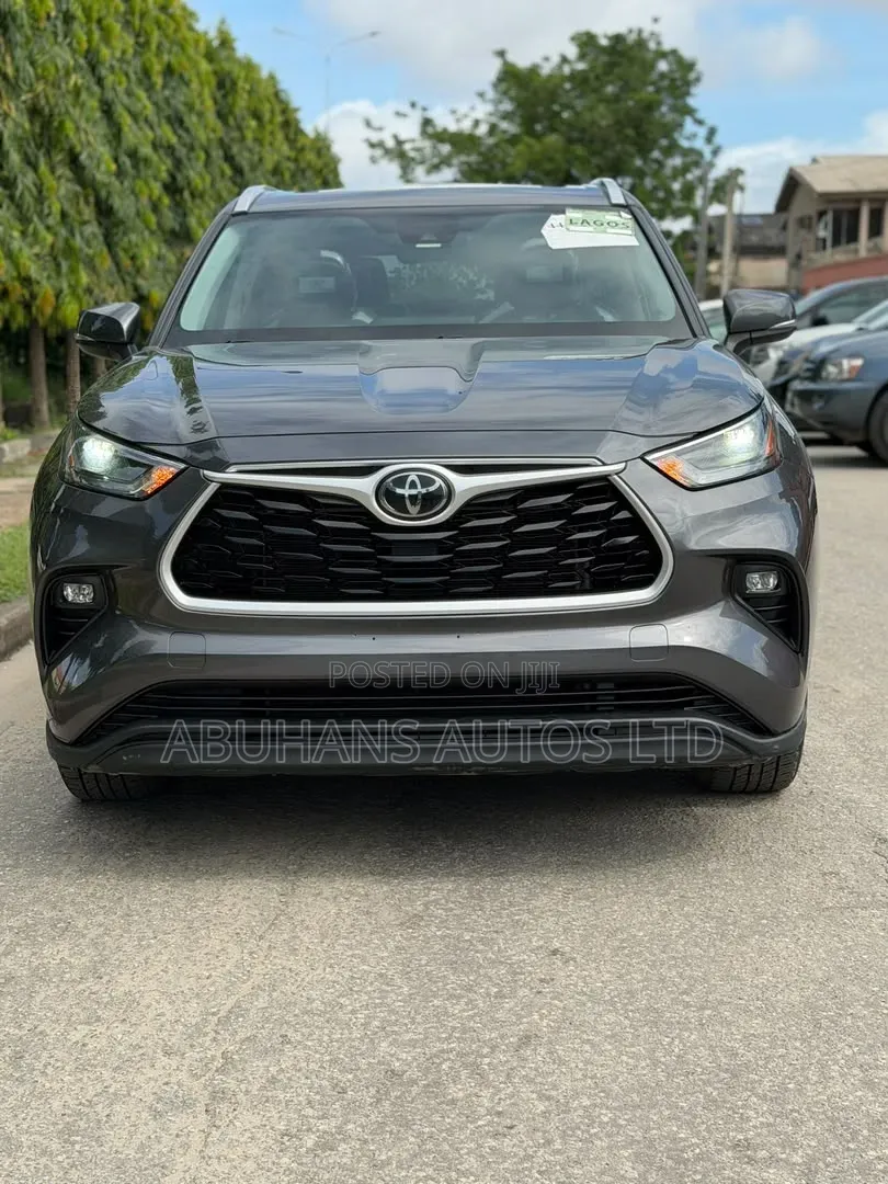 Toyota Highlander XLE 2022 Gray