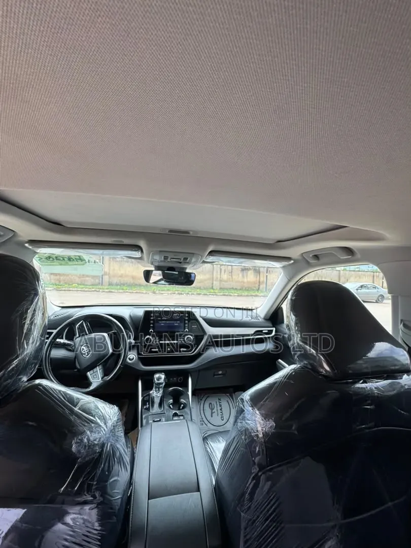 Toyota Highlander XLE 2022 Gray