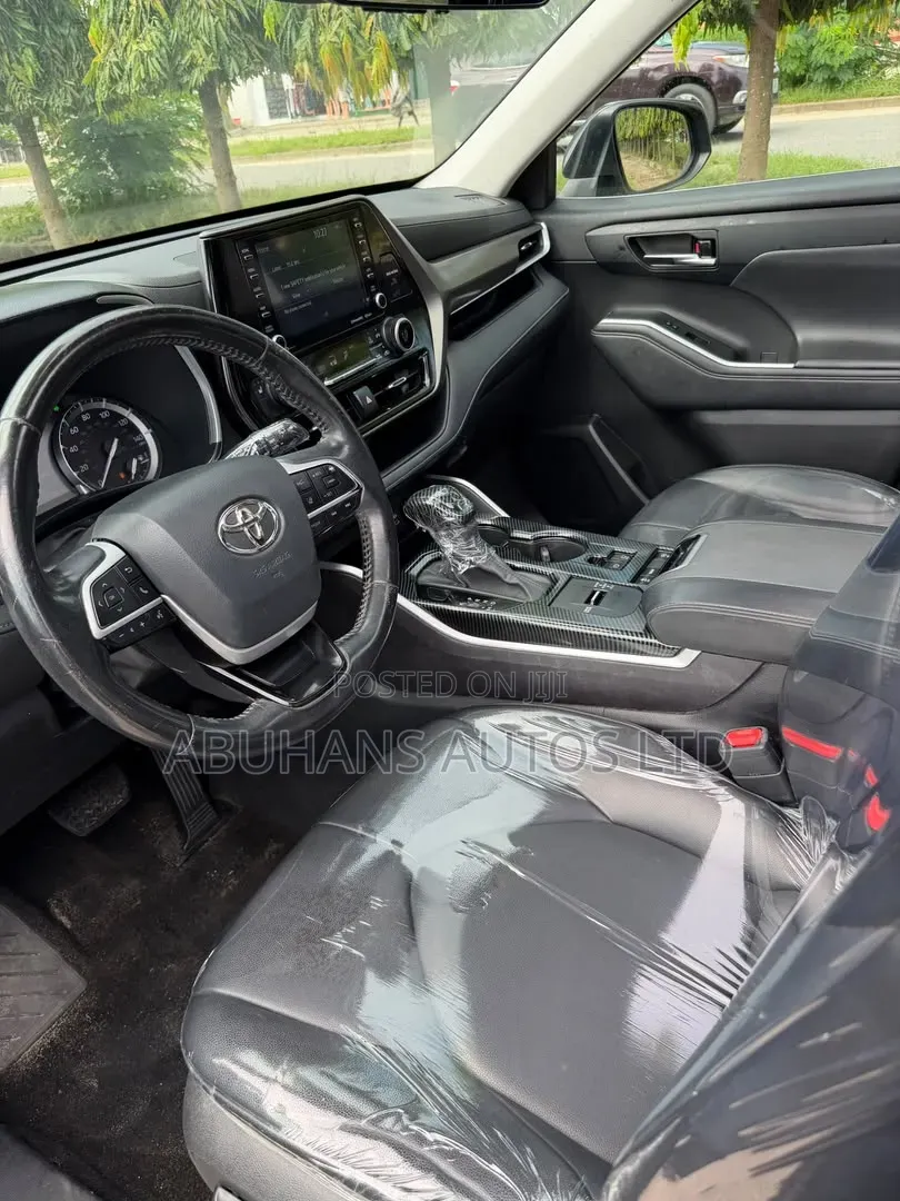 Toyota Highlander XLE 2022 Gray