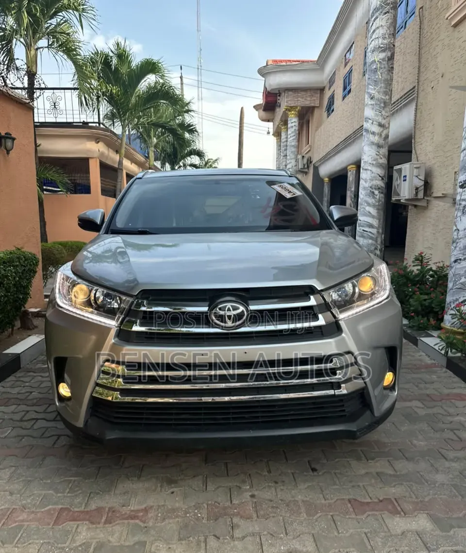 Toyota Highlander XLE V6 4x4 (3.5L 6cyl 6A) 2016 Gray