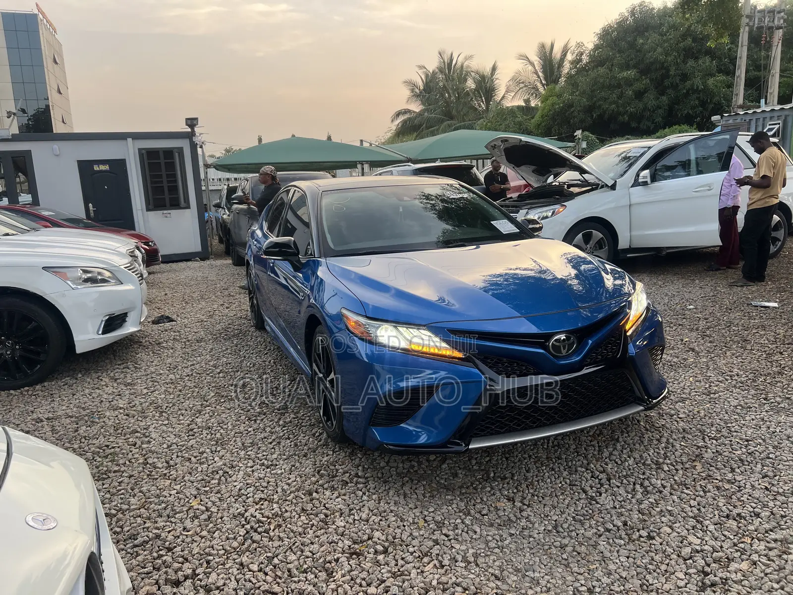 Toyota Camry XSE V6 (3.5L V6 8A) 2019 Blue