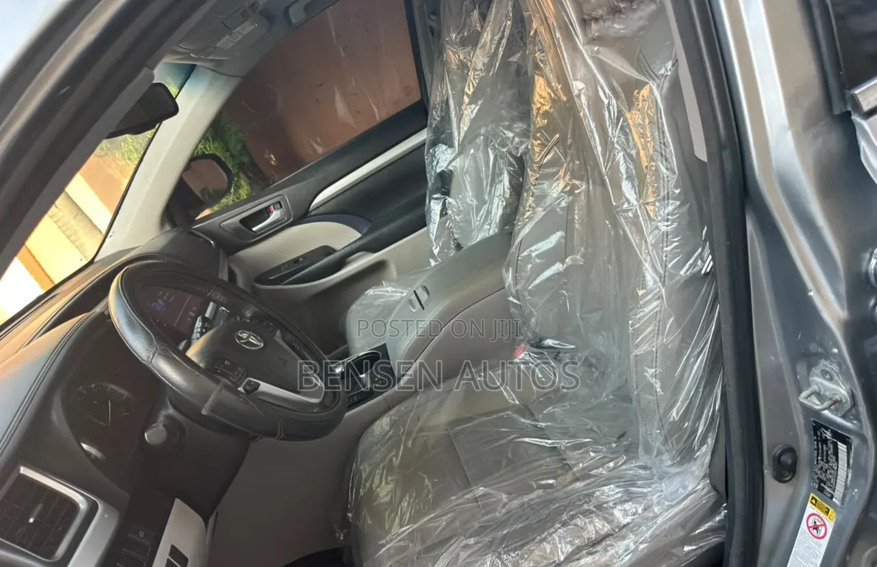 Toyota Highlander XLE V6 4x4 (3.5L 6cyl 6A) 2016 Gray